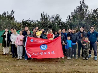 太阳集团tyc151cc组织开展秋季采摘活动